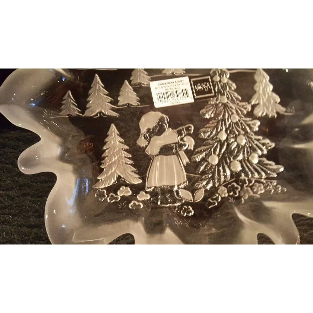 Mikasa Bon Bon Festive Plate Dish Christmas Story SA 600 902 Holiday Xmas New